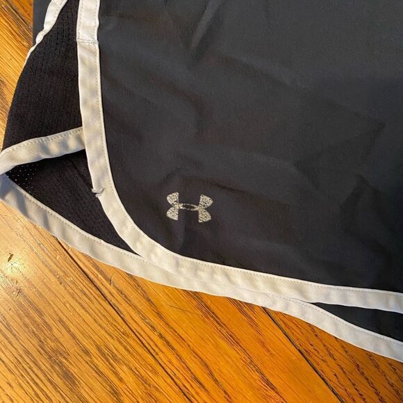 Under armour black cropped leggings and running shorts combo pack - Picture 2 of 9